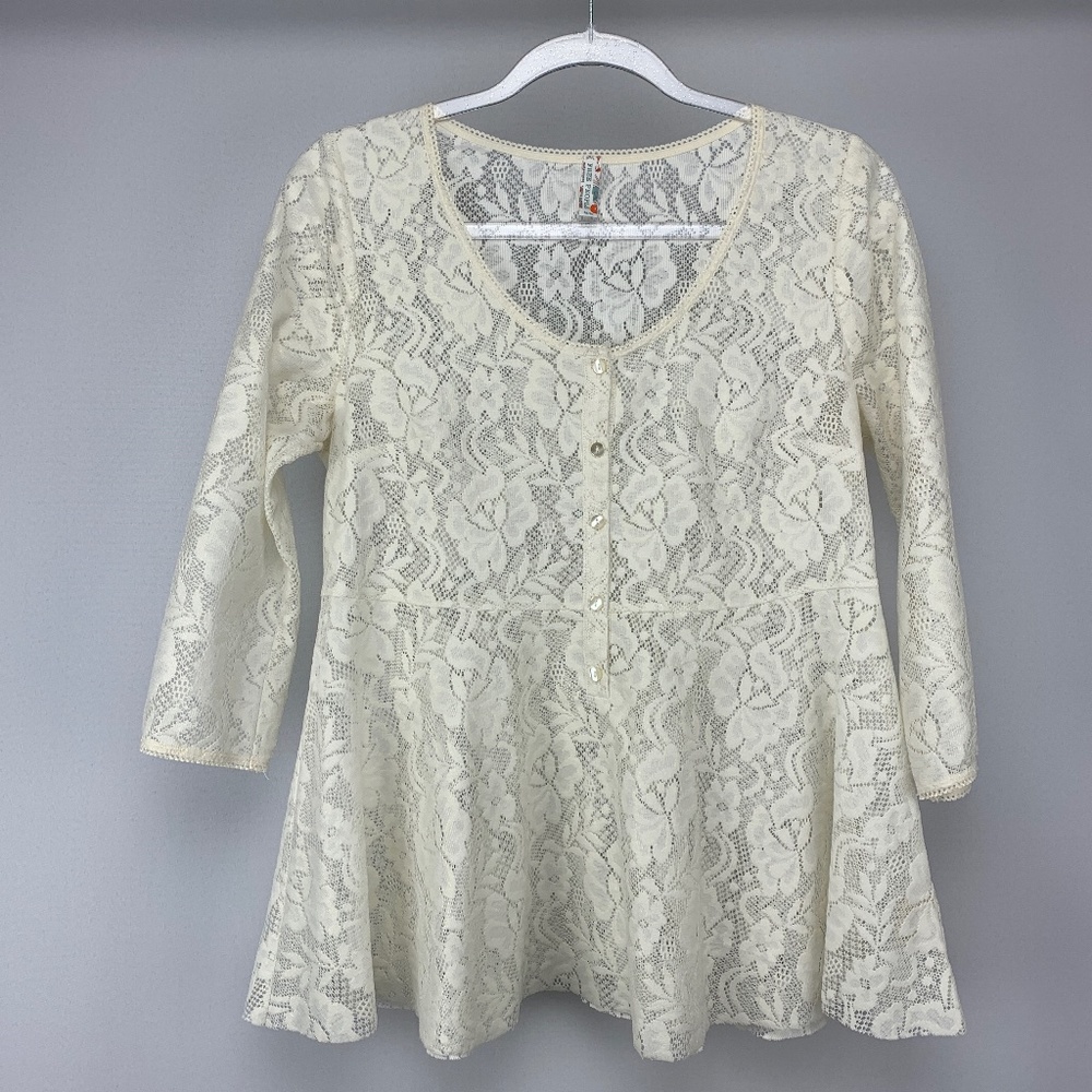 VINTAGE FREE PEOPLE Victorian Ivory Lace Peplum Button Front Blouse Medi…